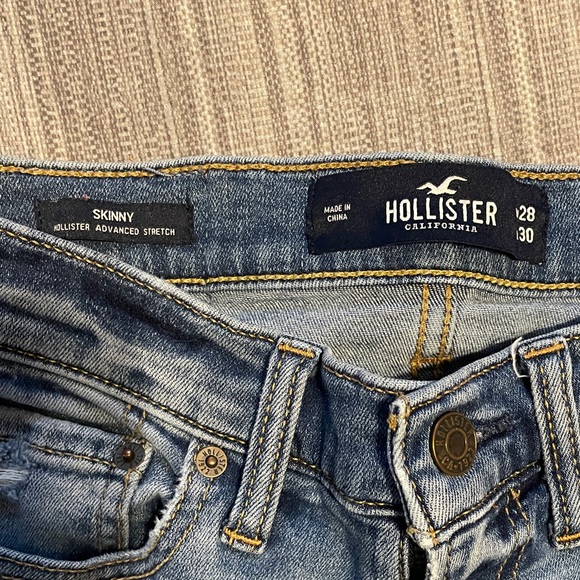 Young men’s Hollister skinny jeans, 28 x 30 - Picture 2 of 3